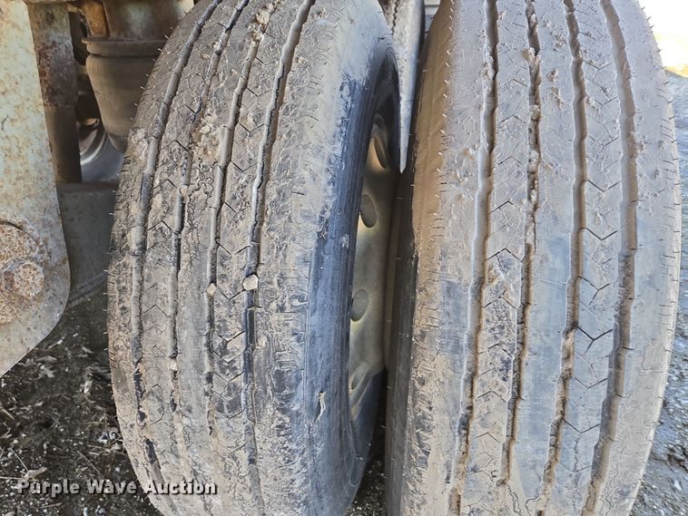 image for item DS5287 1999 Wilson Pacesetter grain trailer