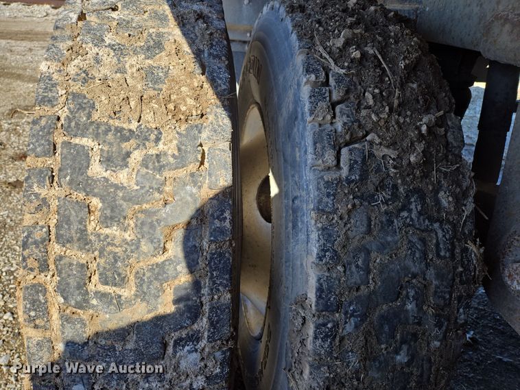 image for item DS5287 1999 Wilson Pacesetter grain trailer