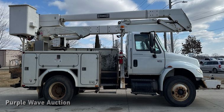 image for item DT0619 2005 International 4400 SBA 4x2 bucket truck