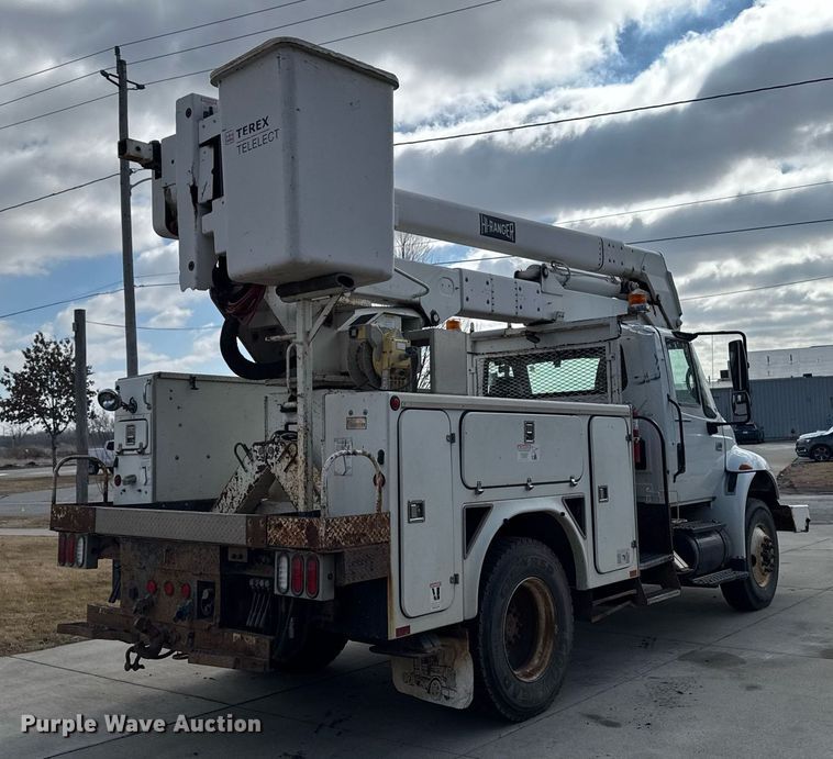 image for item DT0619 2005 International 4400 SBA 4x2 bucket truck