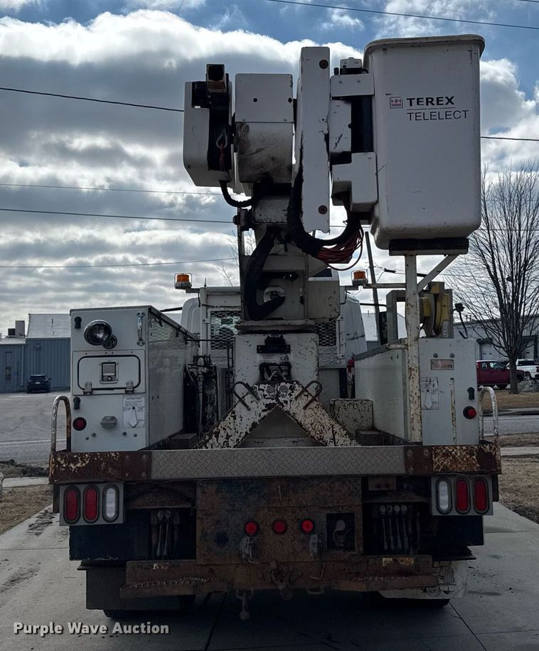 image for item DT0619 2005 International 4400 SBA 4x2 bucket truck