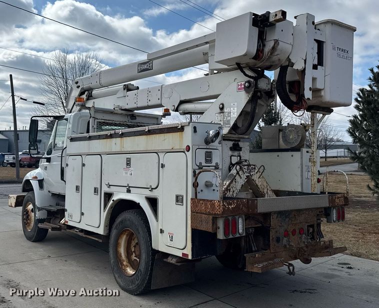 image for item DT0619 2005 International 4400 SBA 4x2 bucket truck