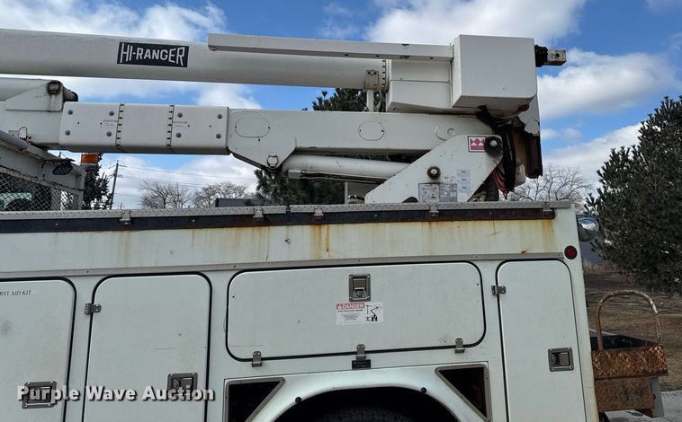 image for item DT0619 2005 International 4400 SBA 4x2 bucket truck