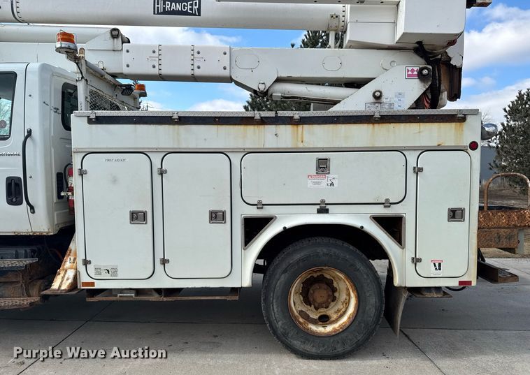 image for item DT0619 2005 International 4400 SBA 4x2 bucket truck