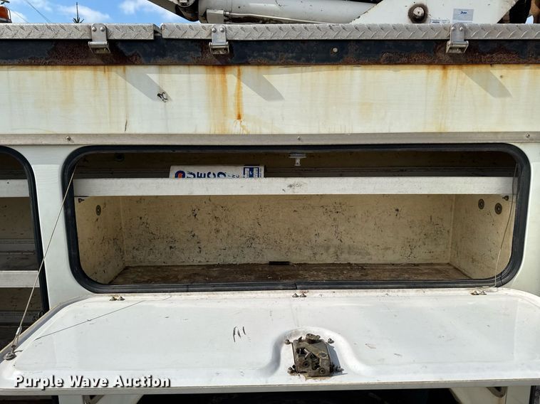 image for item DT0619 2005 International 4400 SBA 4x2 bucket truck