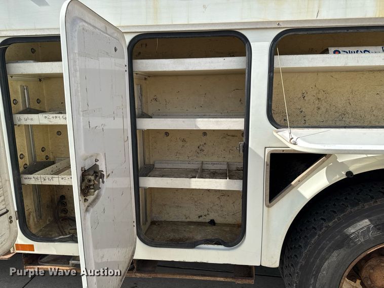 image for item DT0619 2005 International 4400 SBA 4x2 bucket truck