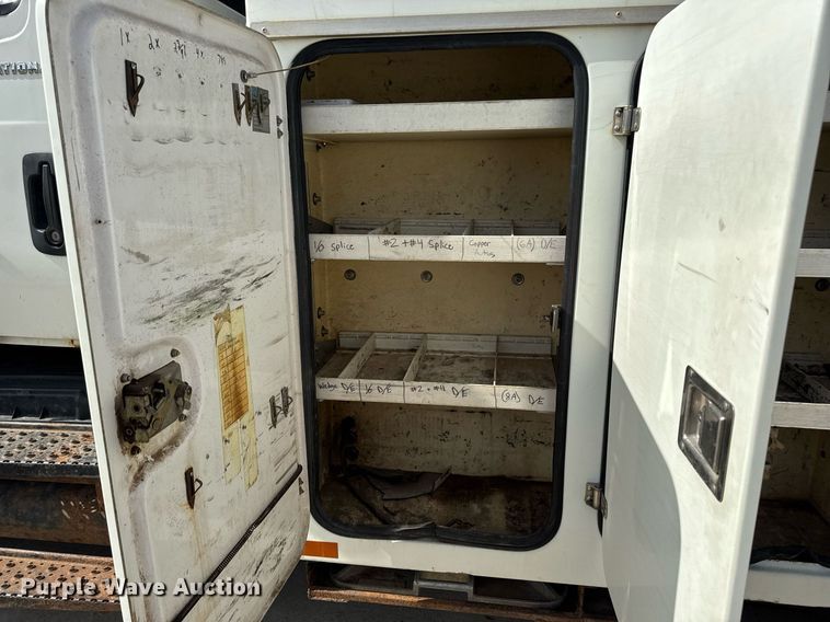 image for item DT0619 2005 International 4400 SBA 4x2 bucket truck