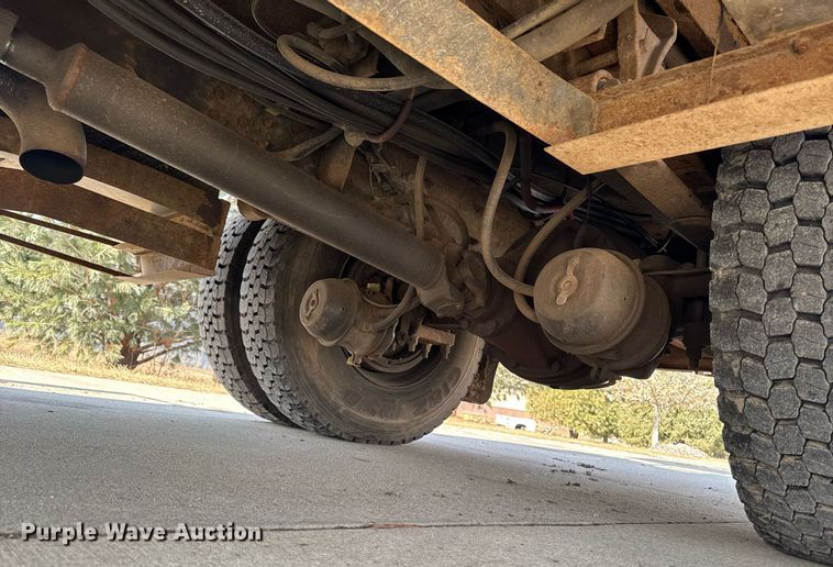 image for item DT0619 2005 International 4400 SBA 4x2 bucket truck