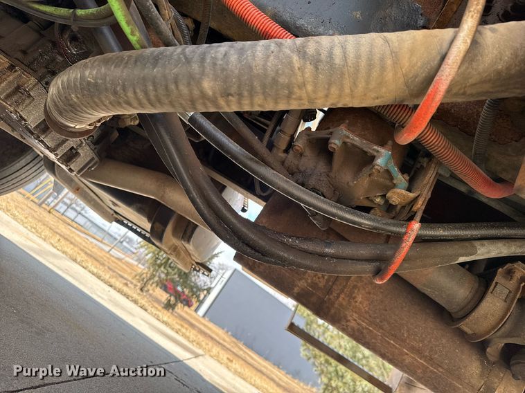 image for item DT0619 2005 International 4400 SBA 4x2 bucket truck