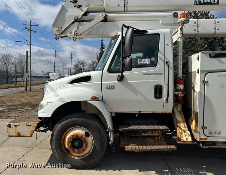 image for item DT0619 2005 International 4400 SBA 4x2 bucket truck