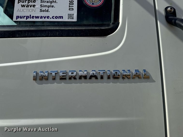 image for item DT0619 2005 International 4400 SBA 4x2 bucket truck