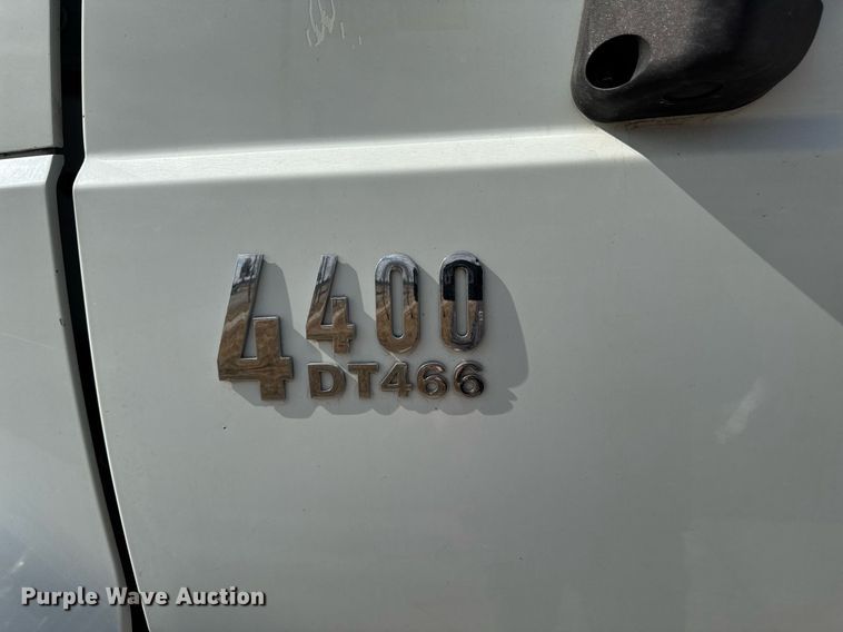 image for item DT0619 2005 International 4400 SBA 4x2 bucket truck