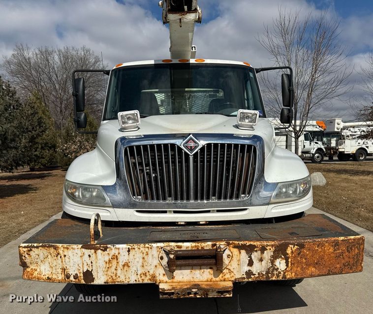 image for item DT0619 2005 International 4400 SBA 4x2 bucket truck