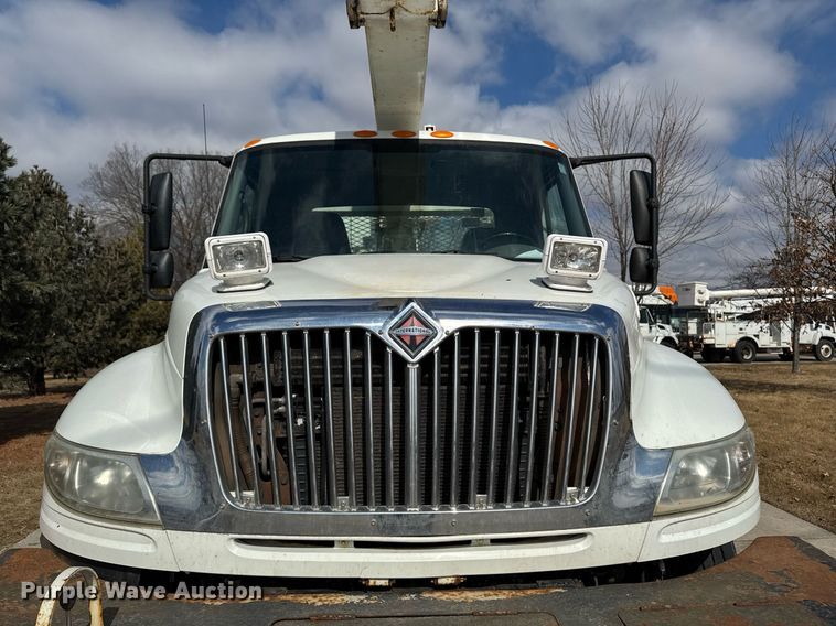 image for item DT0619 2005 International 4400 SBA 4x2 bucket truck
