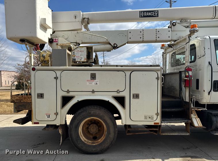 image for item DT0619 2005 International 4400 SBA 4x2 bucket truck