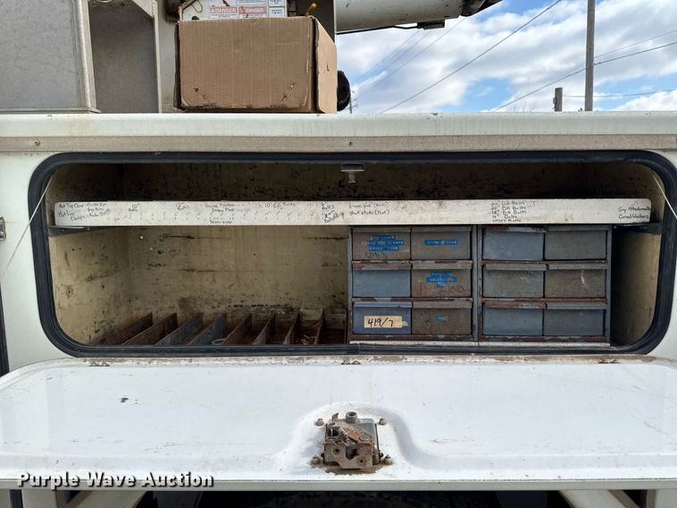 image for item DT0619 2005 International 4400 SBA 4x2 bucket truck