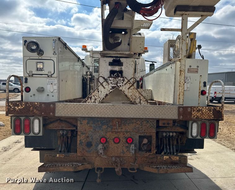 image for item DT0619 2005 International 4400 SBA 4x2 bucket truck