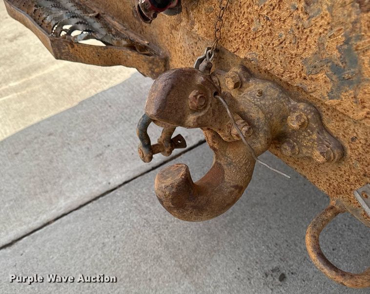 image for item DT0619 2005 International 4400 SBA 4x2 bucket truck