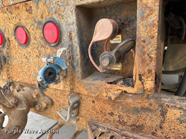 image for item DT0619 2005 International 4400 SBA 4x2 bucket truck