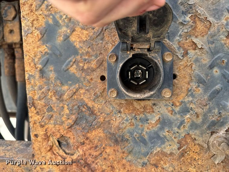 image for item DT0619 2005 International 4400 SBA 4x2 bucket truck