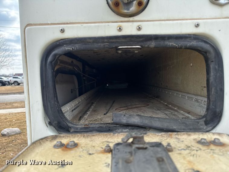 image for item DT0619 2005 International 4400 SBA 4x2 bucket truck