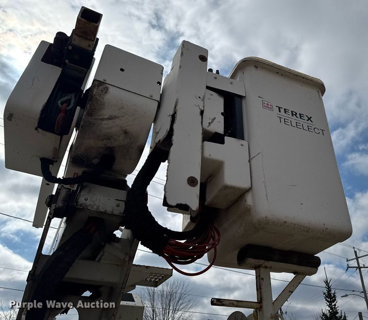 image for item DT0619 2005 International 4400 SBA 4x2 bucket truck