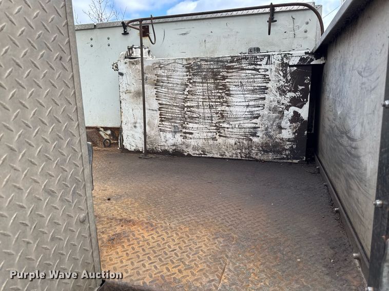 image for item DT0619 2005 International 4400 SBA 4x2 bucket truck