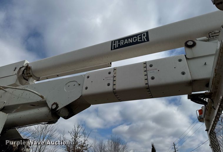 image for item DT0619 2005 International 4400 SBA 4x2 bucket truck