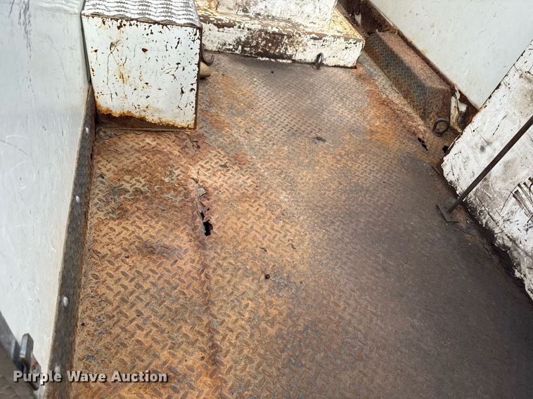 image for item DT0619 2005 International 4400 SBA 4x2 bucket truck