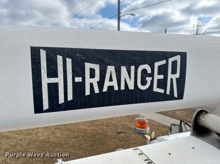 image for item DT0619 2005 International 4400 SBA 4x2 bucket truck