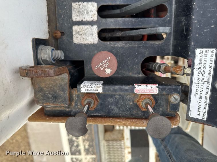 image for item DT0619 2005 International 4400 SBA 4x2 bucket truck