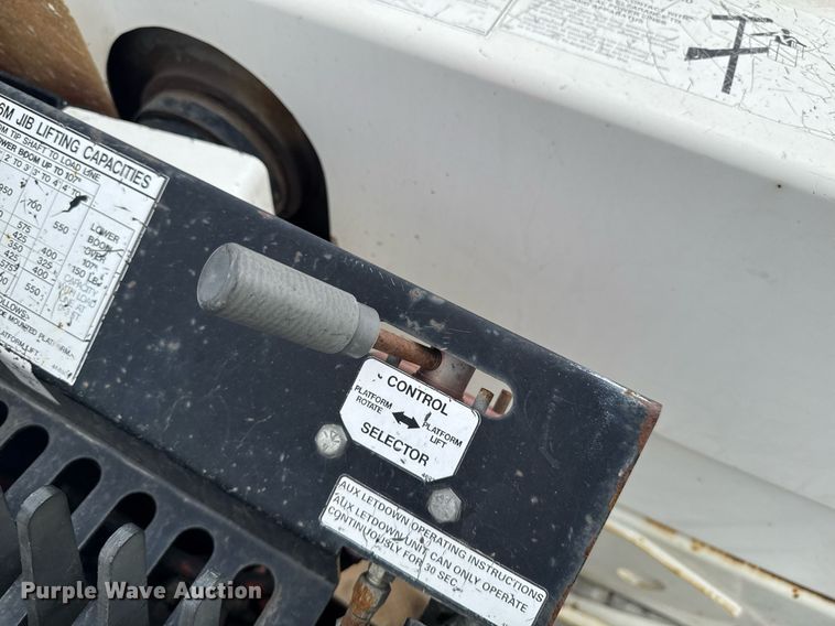 image for item DT0619 2005 International 4400 SBA 4x2 bucket truck