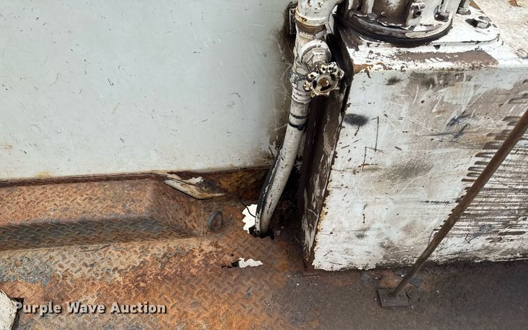 image for item DT0619 2005 International 4400 SBA 4x2 bucket truck