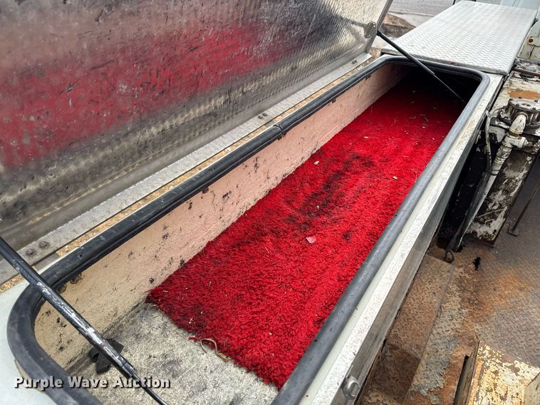 image for item DT0619 2005 International 4400 SBA 4x2 bucket truck