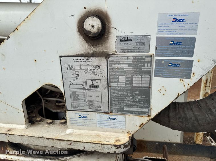 image for item DT0619 2005 International 4400 SBA 4x2 bucket truck