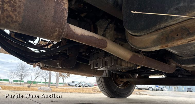 image for item DT0619 2005 International 4400 SBA 4x2 bucket truck