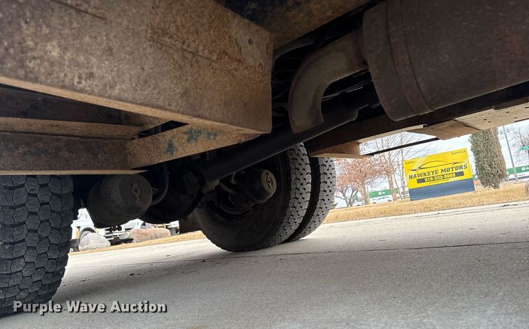 image for item DT0619 2005 International 4400 SBA 4x2 bucket truck