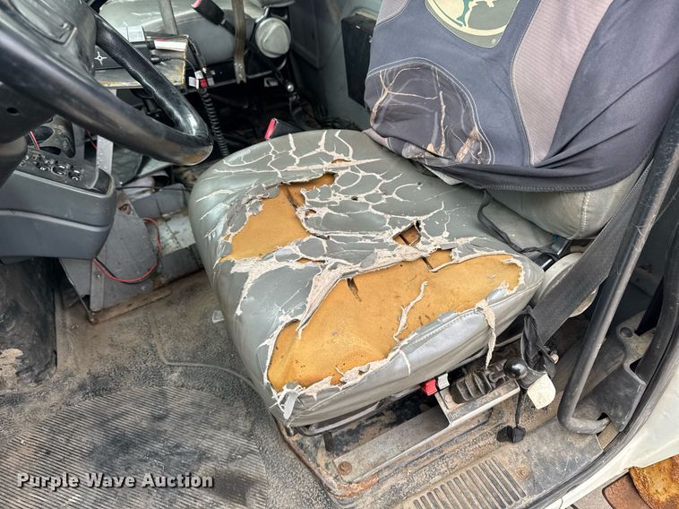 image for item DT0619 2005 International 4400 SBA 4x2 bucket truck