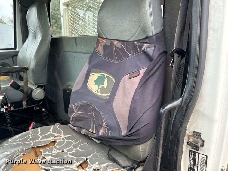 image for item DT0619 2005 International 4400 SBA 4x2 bucket truck