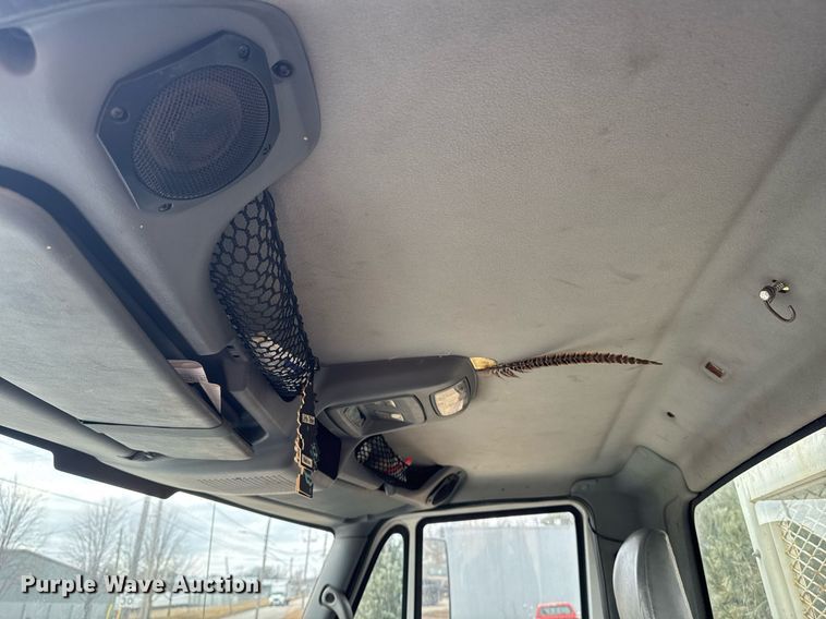 image for item DT0619 2005 International 4400 SBA 4x2 bucket truck