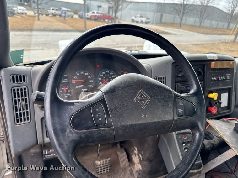 image for item DT0619 2005 International 4400 SBA 4x2 bucket truck