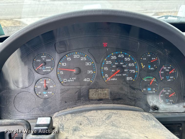 image for item DT0619 2005 International 4400 SBA 4x2 bucket truck