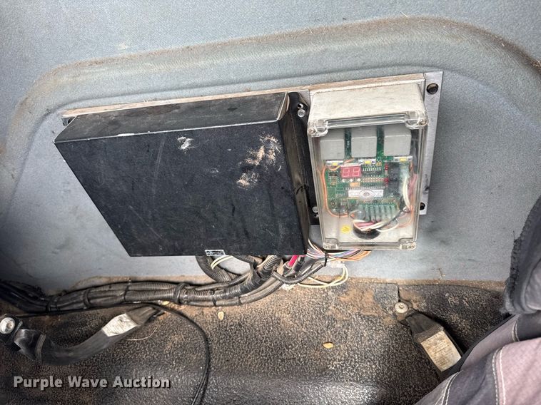 image for item DT0619 2005 International 4400 SBA 4x2 bucket truck