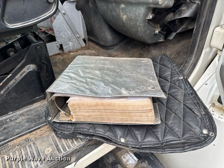 image for item DT0619 2005 International 4400 SBA 4x2 bucket truck