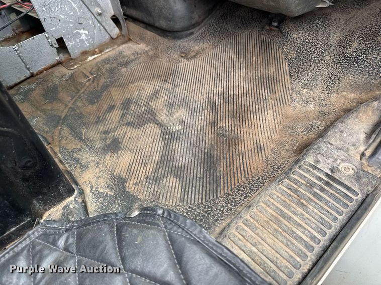 image for item DT0619 2005 International 4400 SBA 4x2 bucket truck