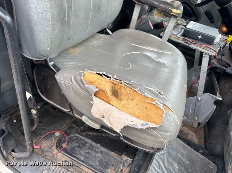 image for item DT0619 2005 International 4400 SBA 4x2 bucket truck