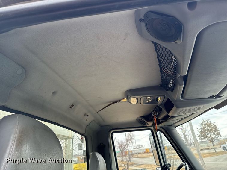 image for item DT0619 2005 International 4400 SBA 4x2 bucket truck