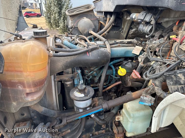 image for item DT0619 2005 International 4400 SBA 4x2 bucket truck