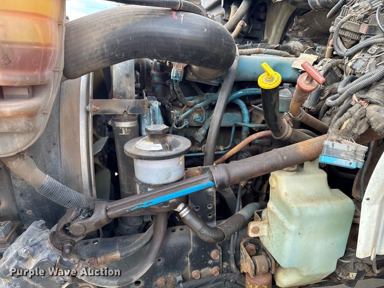 image for item DT0619 2005 International 4400 SBA 4x2 bucket truck