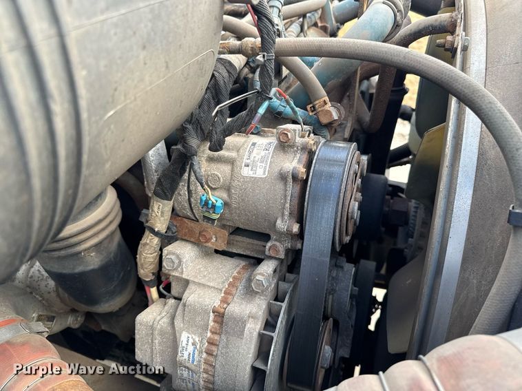 image for item DT0619 2005 International 4400 SBA 4x2 bucket truck